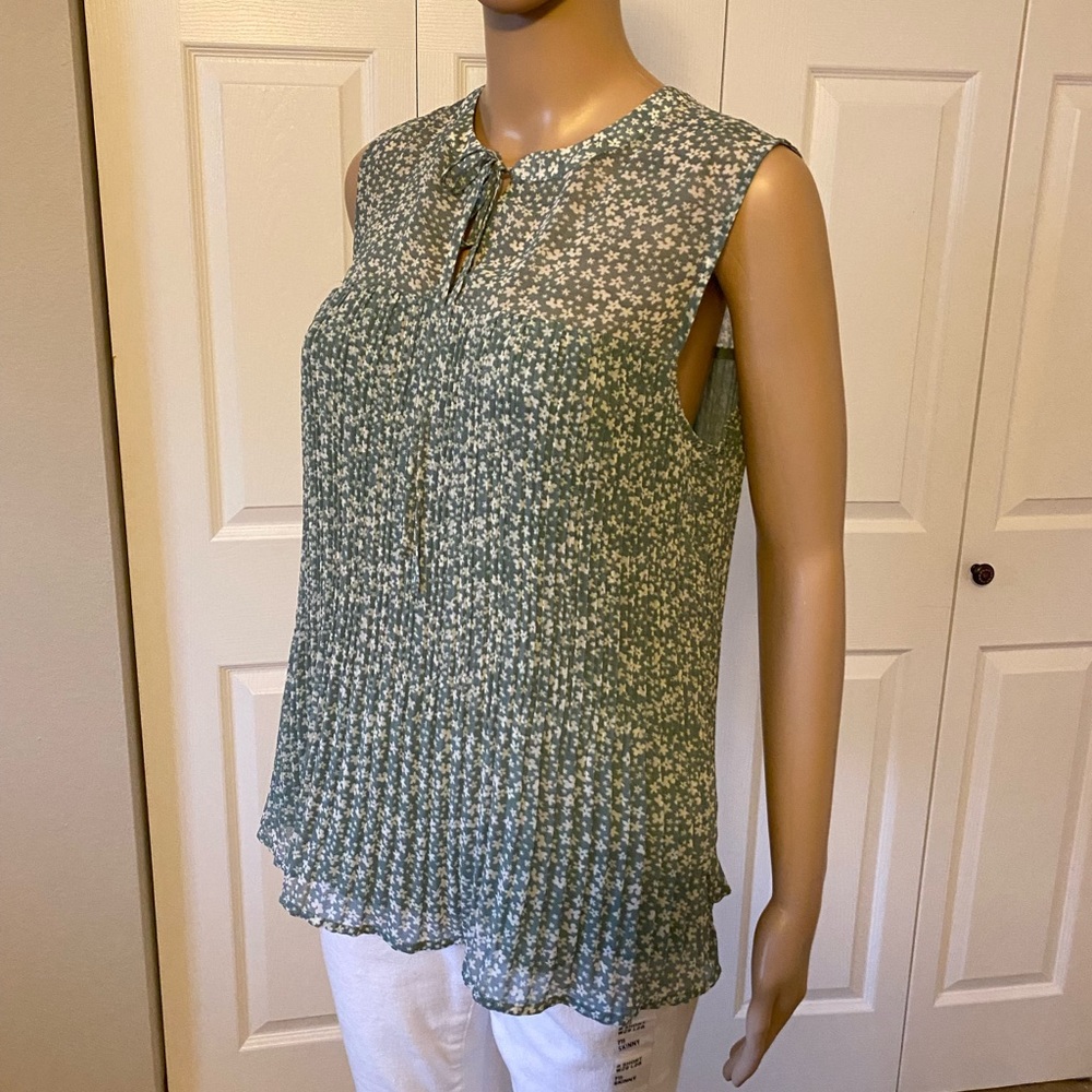 EUC Pleione Floral Blouse. - Picture 2 of 15